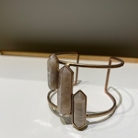 Cuff bracelet in rose gold metal with quartz - Picture 5 of 7